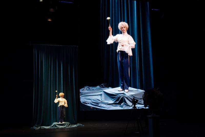 Review Eryn Jean Norvill Shines As the 26 Characters Of Kip Williams